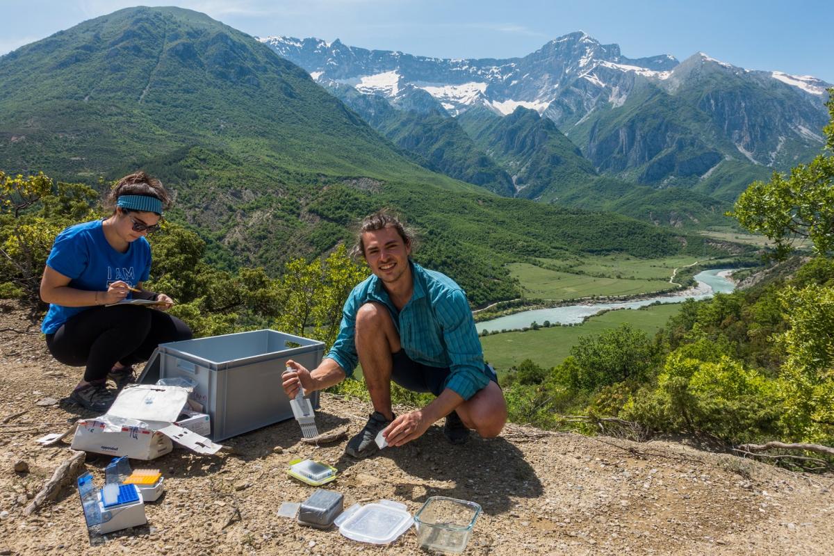 Nature lab with a view: isn’t this a nice spot for stopping an enzyme incubation experiment? © Thuile-Bistarelli