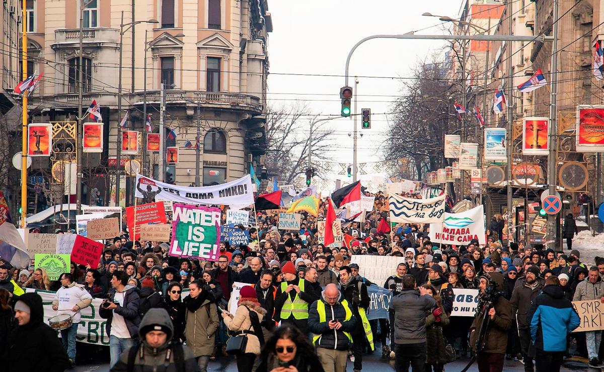 On Sunday, about 5000 people protested in Belgrade against the planned construction of hundreds of hydropower plants in Serbia © Radomir Duvnjak