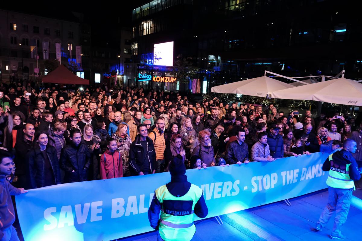 Hundreds of people attended the Concert for Balkan Rivers in Sarajevo on September 30th. © Nick St. Oegger