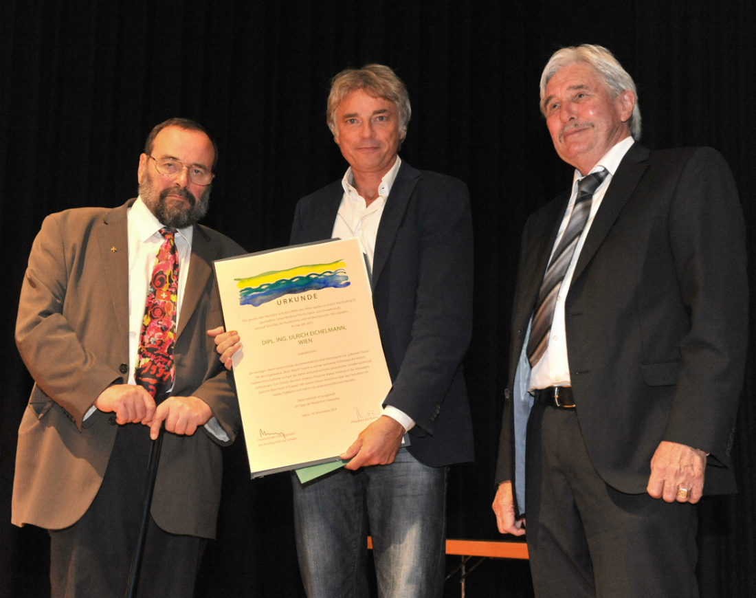 From left to right: Laudator Prof. Grabherr, Ulrich Eichelmann and Andreas Adank, CEO of the Binding Foundation. Photo: Klaus Schädler