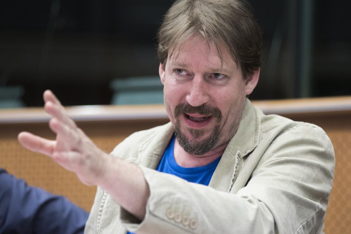 Thomas Waitz, Member of the European Parliament of the Greens, invited politicians, river conservationists and media representatives to the EU Parliament in Brussels. © Jason Alden/Patagonia