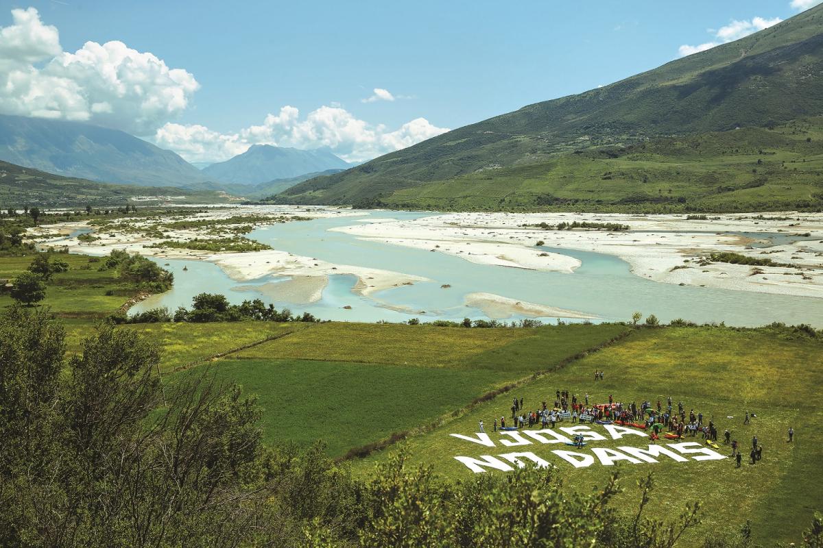 Die Vjosa in Albanien ist der letzte große Wildfluss Europas außerhalb Russlands. 38 Wasserkraftprojekte sind an der Vjosa und ihren Zuflüssen geplant. © Andrew Burr