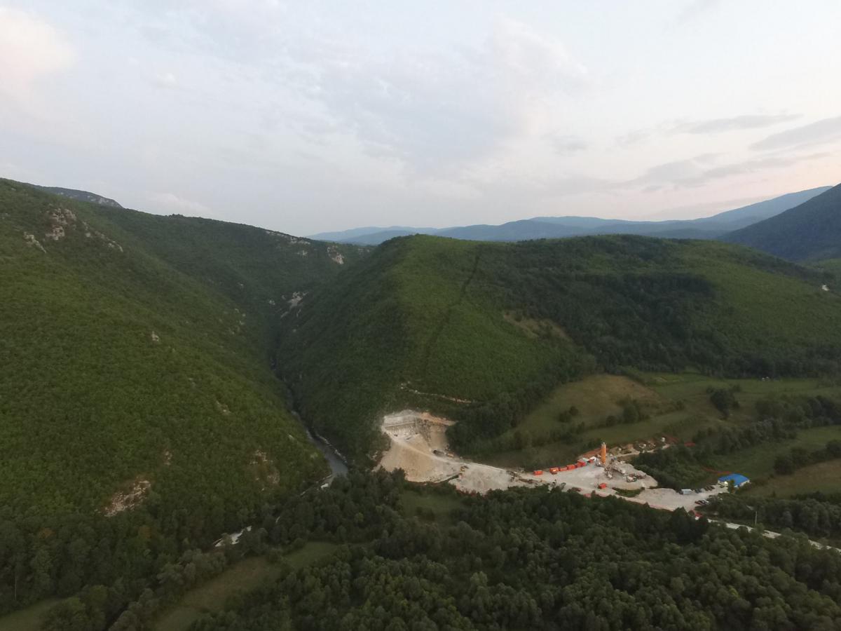 Das Medna Projekt an der Sana, von dem Energieunternehmen Kelag gebaut, zerstört bedrohtes Huchengebiet. Foto: Vanja Hadziavdic