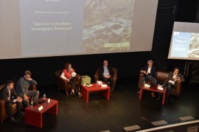 Von li. nach re.: Vlatko Trpeski, Leiter der Abteilung für Natur, mazedonisches Ministerium für Umwelt und Raumordnung; Ljupcho Melovski, Präsident von MES; Eli Pesheva, Moderatorin; Andrej Sovinc, WCPA Regional Vice Chair for Europe, IUCN; Ulrich Eichelmann, Geschäftsführer von Riverwatch; Gabriel Schwaderer, Geschäftsführer von EuroNatur.