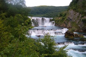 Štrbački Buk, der berühmte Wasserfall an der Una, ca 20 km flussabwärts von Martin Brod.