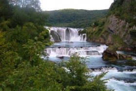 Štrbački Buk, der berühmte Wasserfall an der Una, ca 20 km flussabwärts von Martin Brod.
