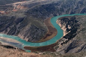 The Zrmanja flows through karstic terrain. Sometimes it is hard to understand where that water is coming from, considering the dull surroundings.